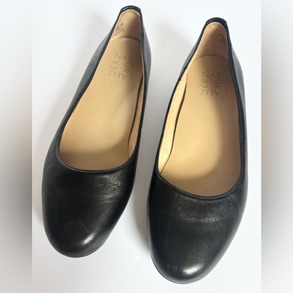 Naturalizer Maxwell Black Leather Round Toe Flats - Picture 1 of 12